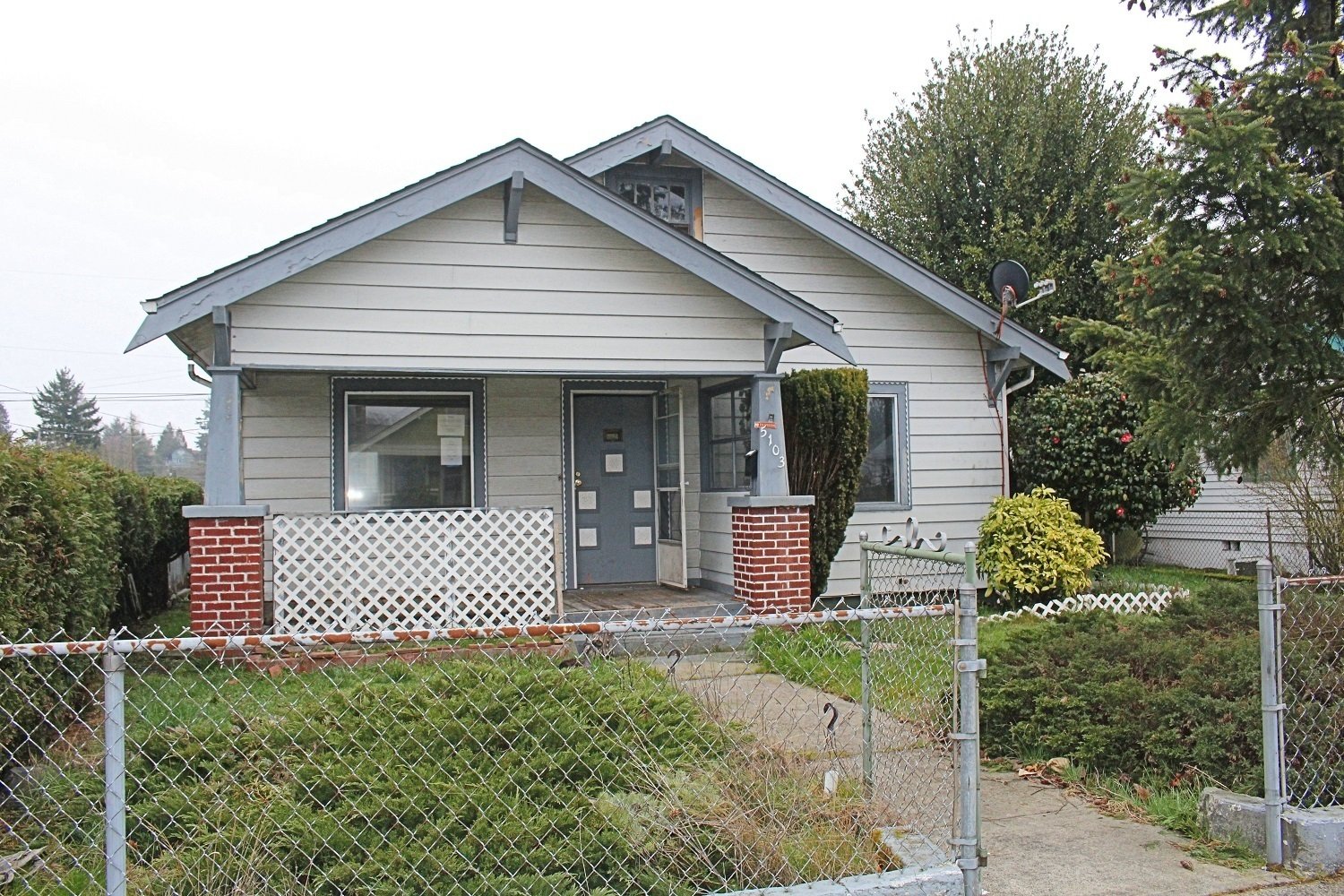 Front yard of Home for sale in Sumner WA