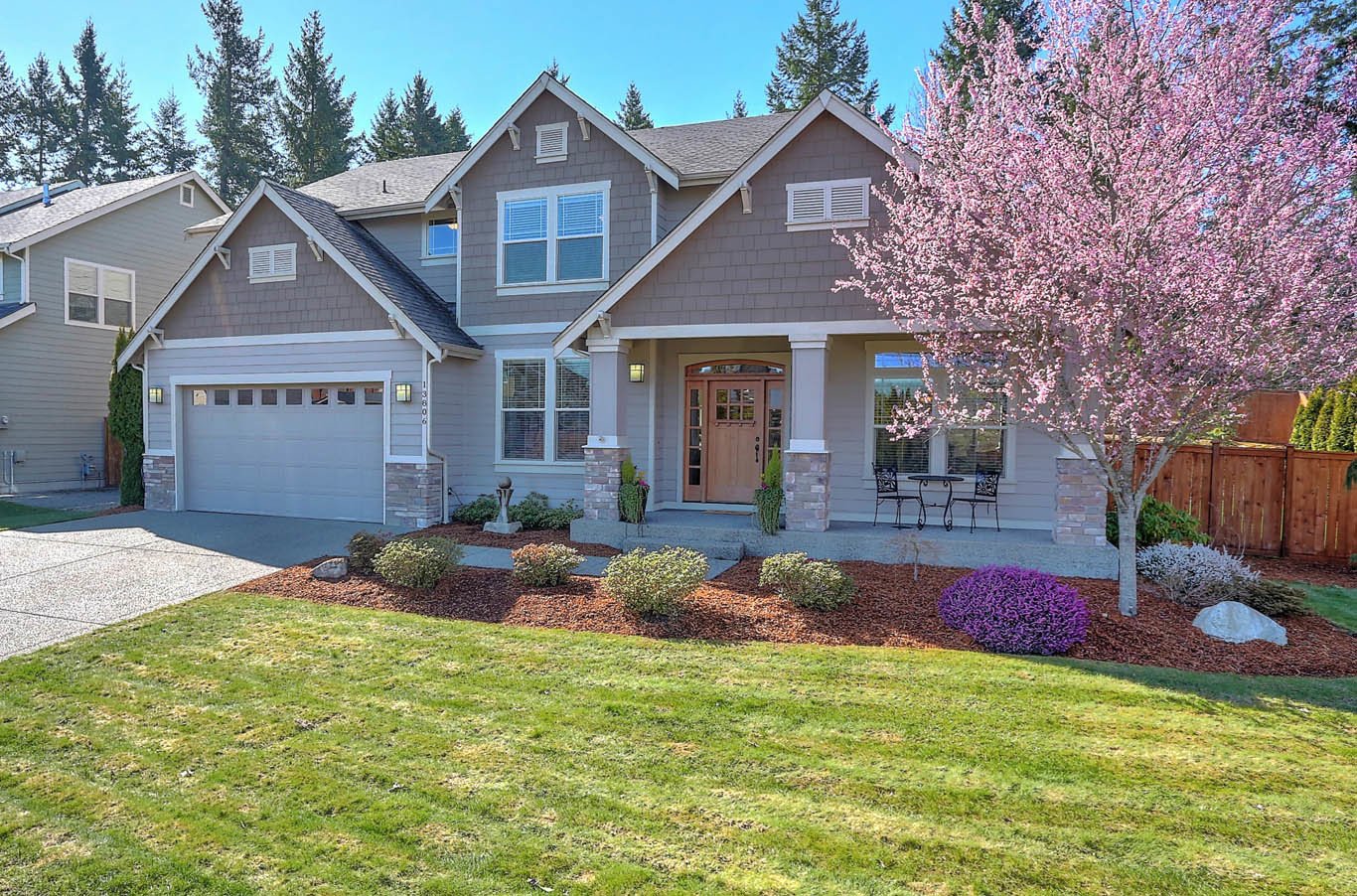 Front yard of Home for sale in Sumner WA