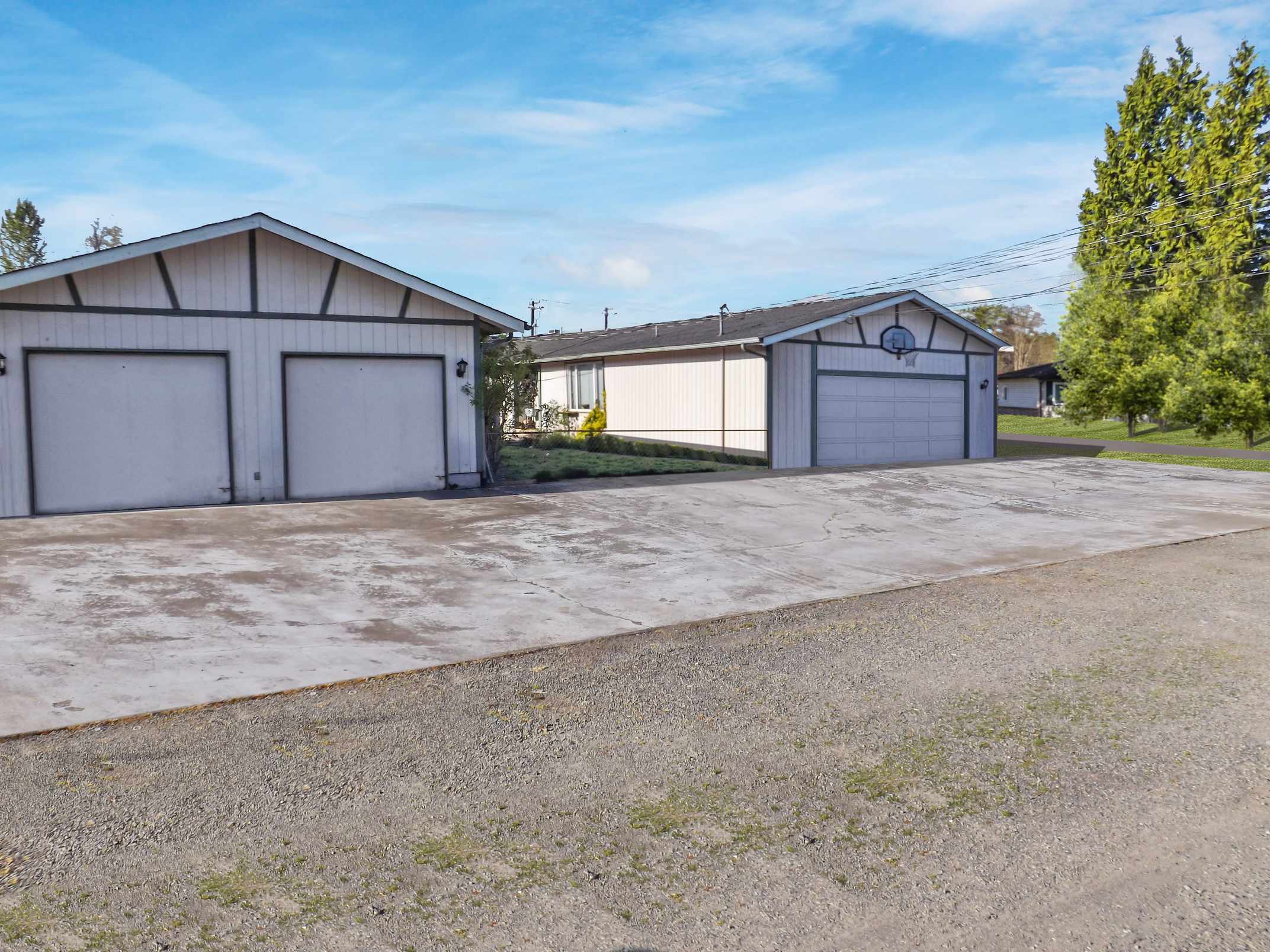Front yard of Home for sale in Sumner WA