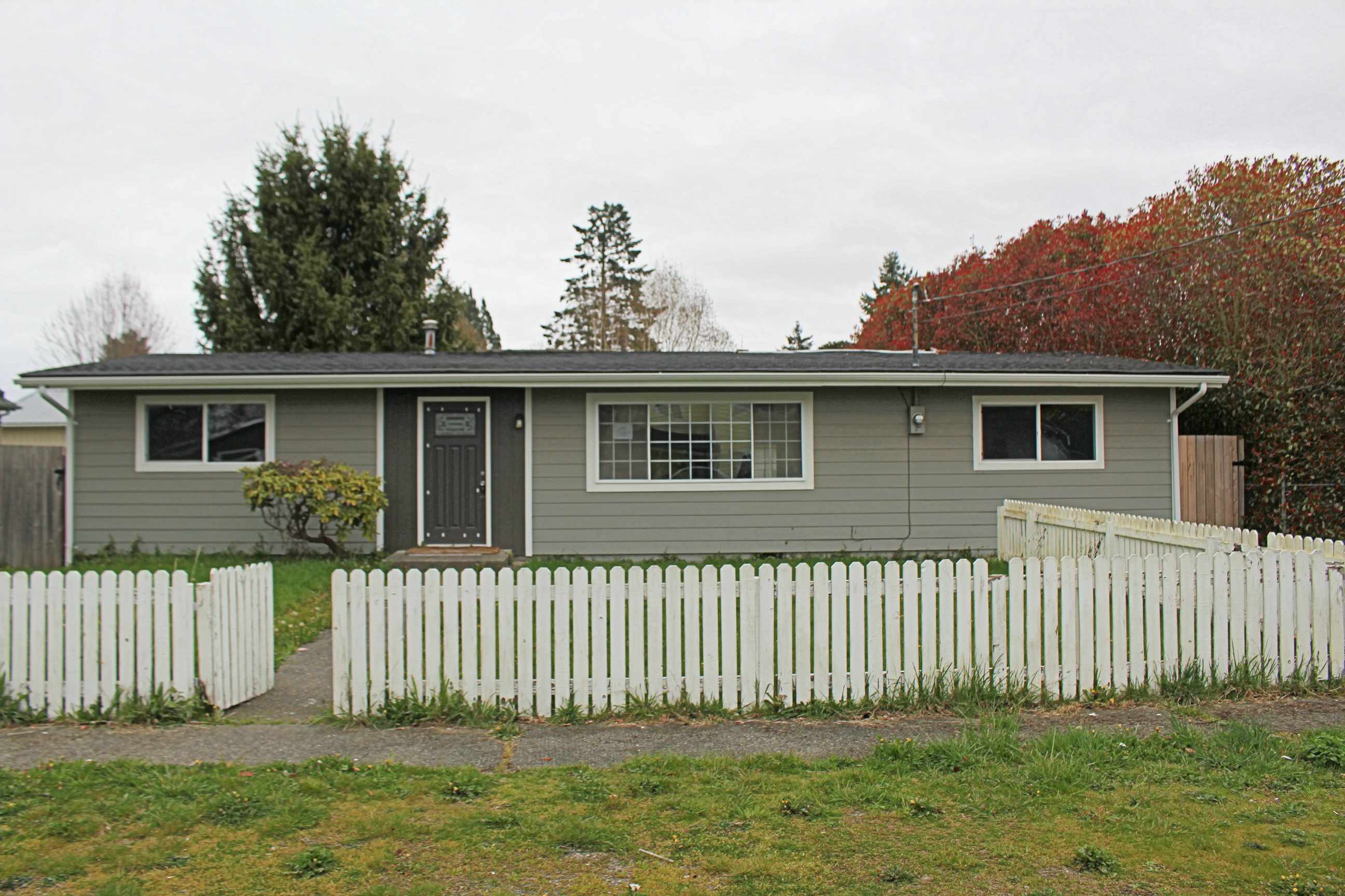 Front yard of Home for sale in Sumner WA
