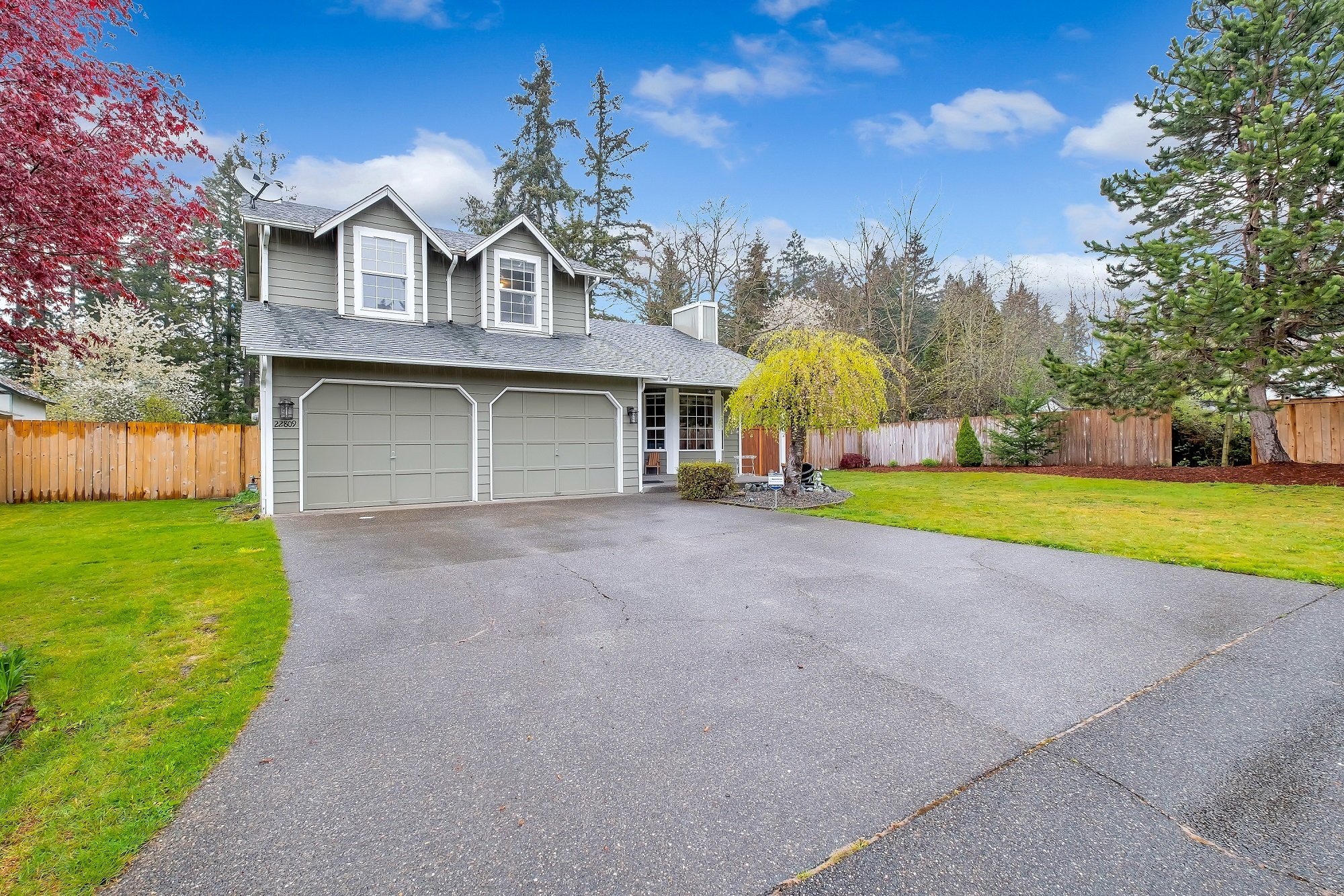 Front yard of Home for sale in Sumner WA