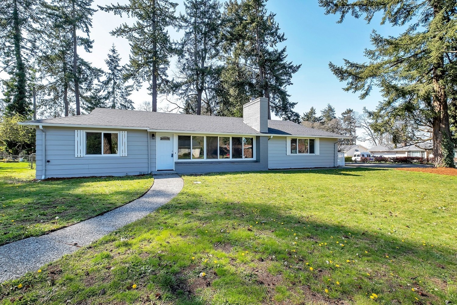 Front yard of Home for sale in Sumner WA