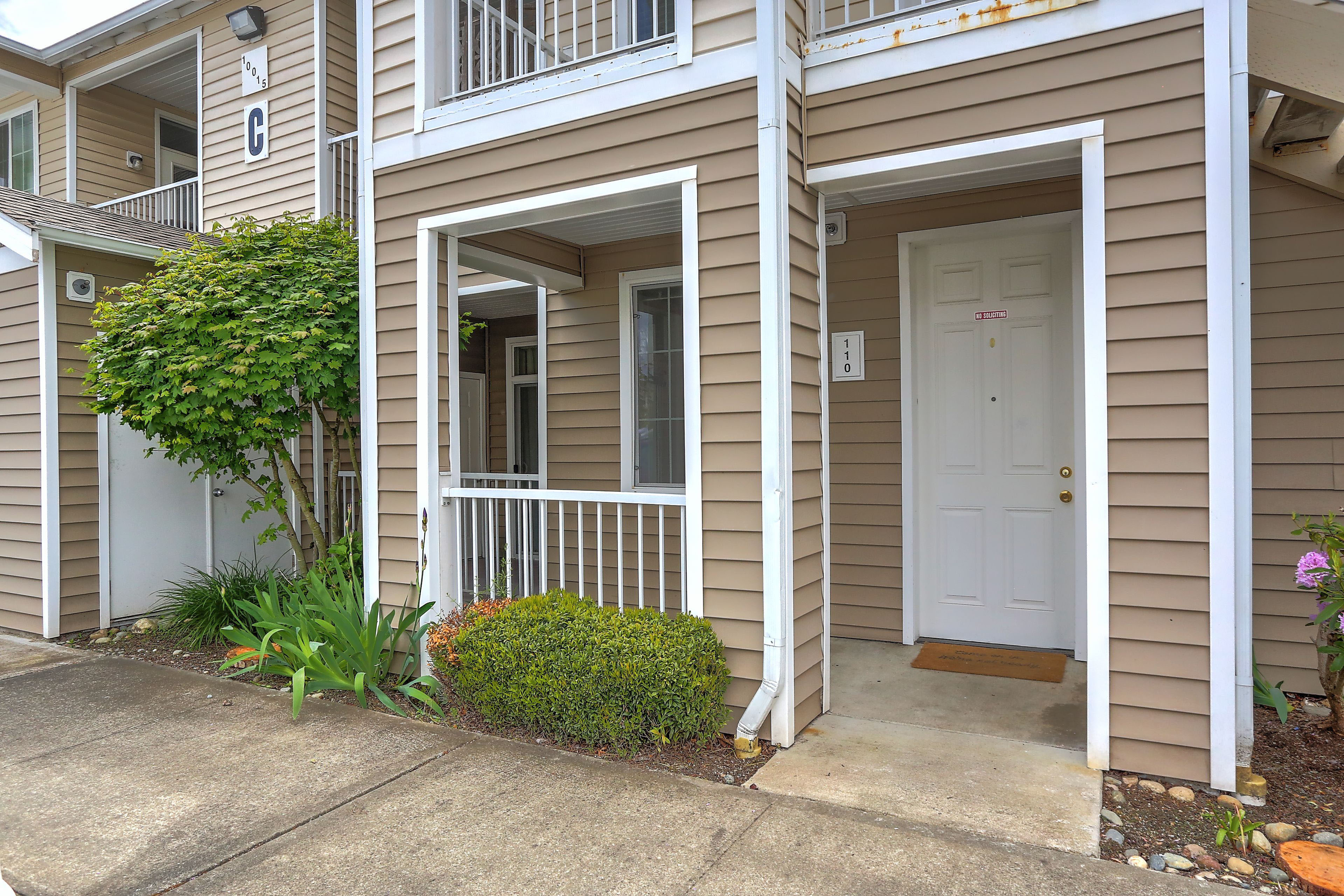 Front yard of Home for sale in Sumner WA