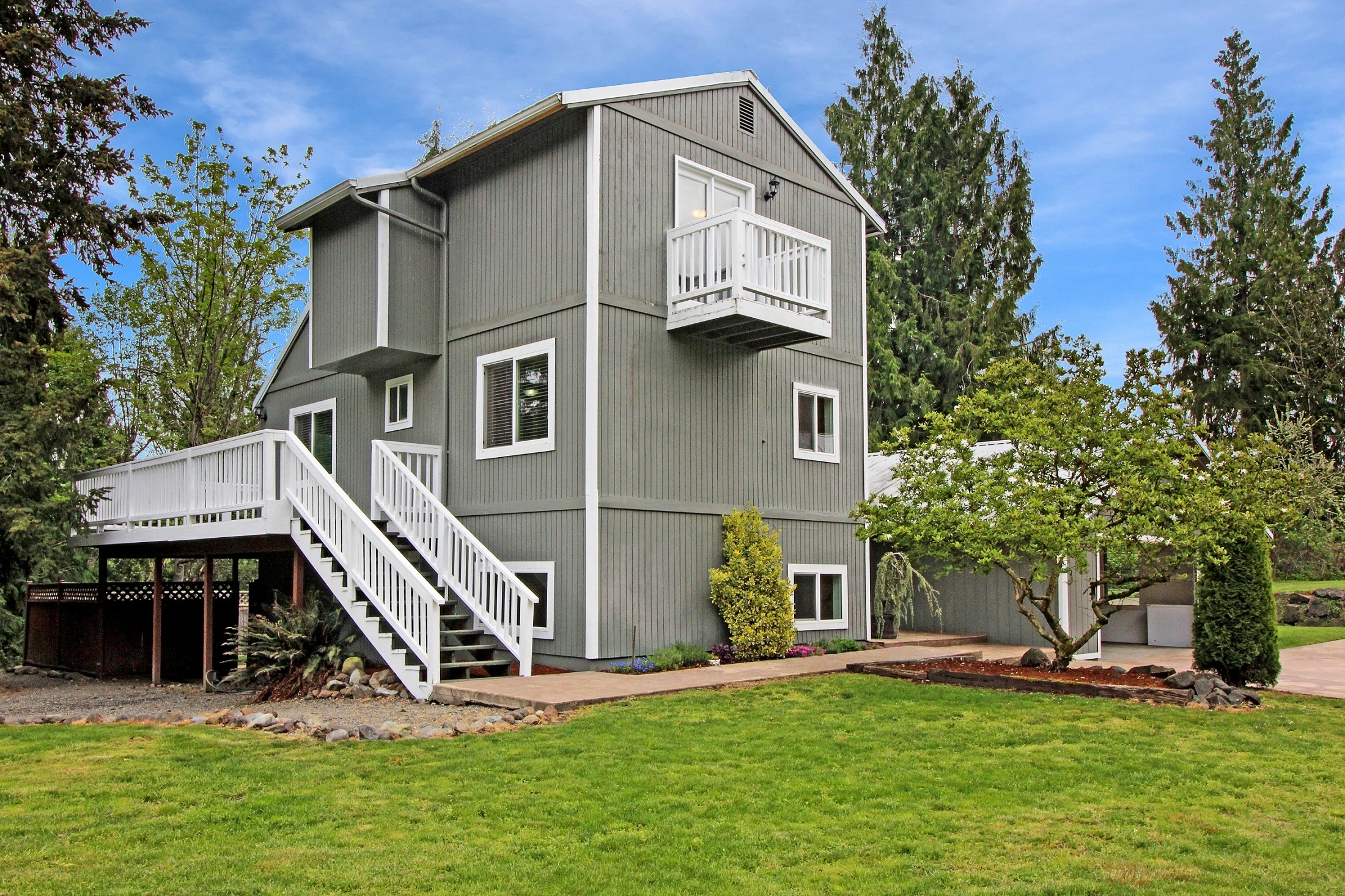 Front yard of Home for sale in Sumner WA