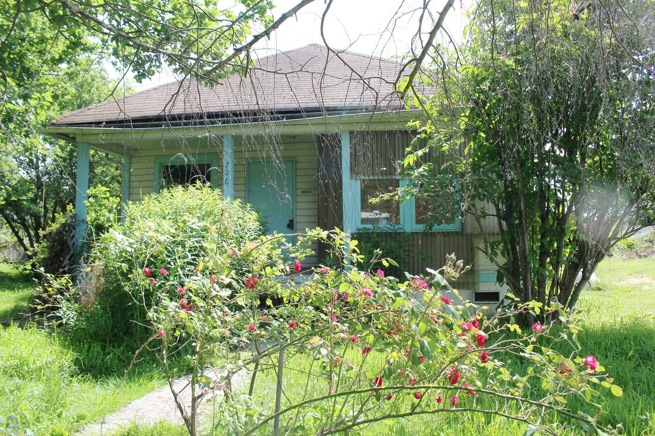 Front yard of Home for sale in Sumner WA