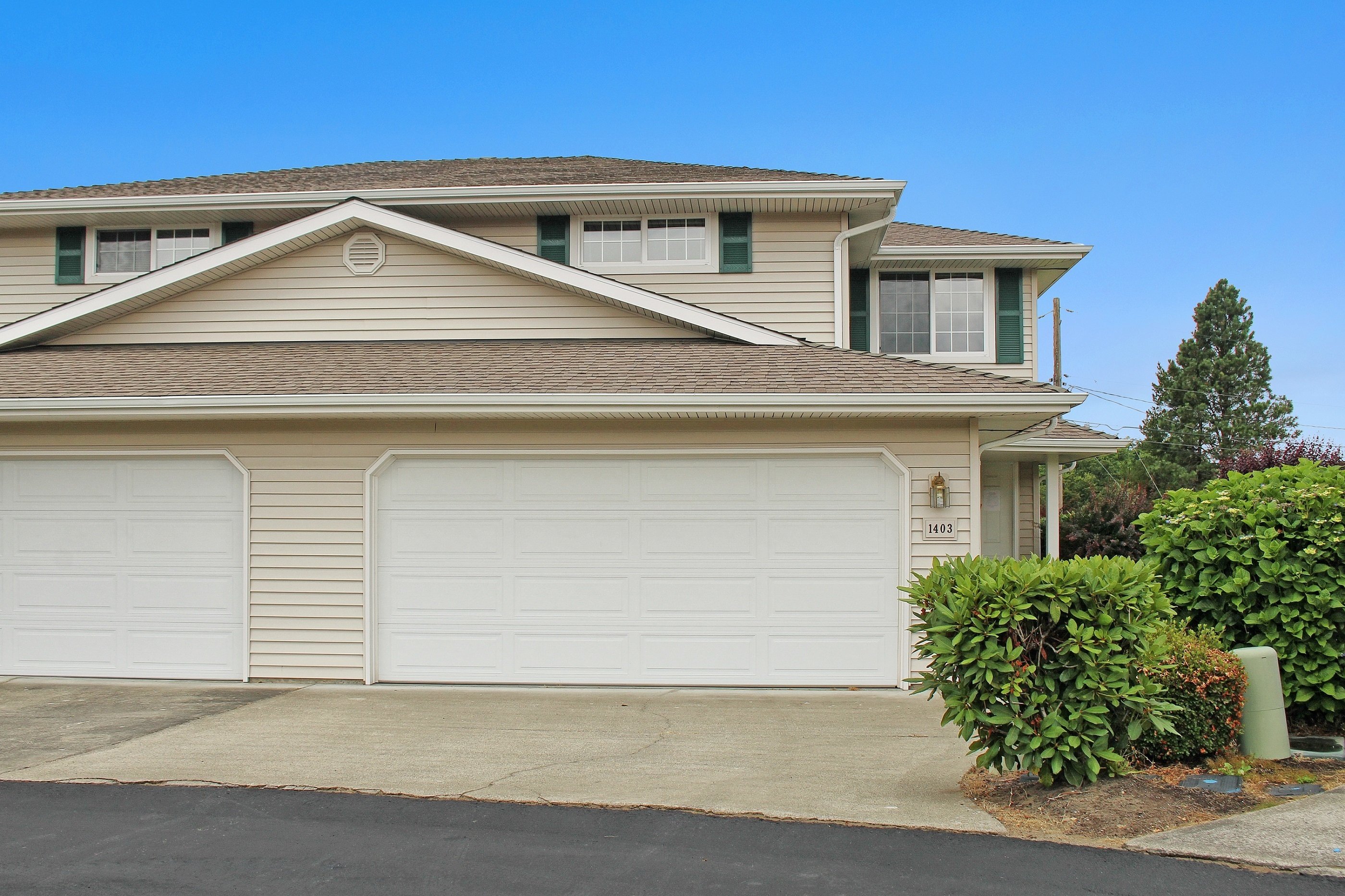 Front yard of Home for sale in Sumner WA