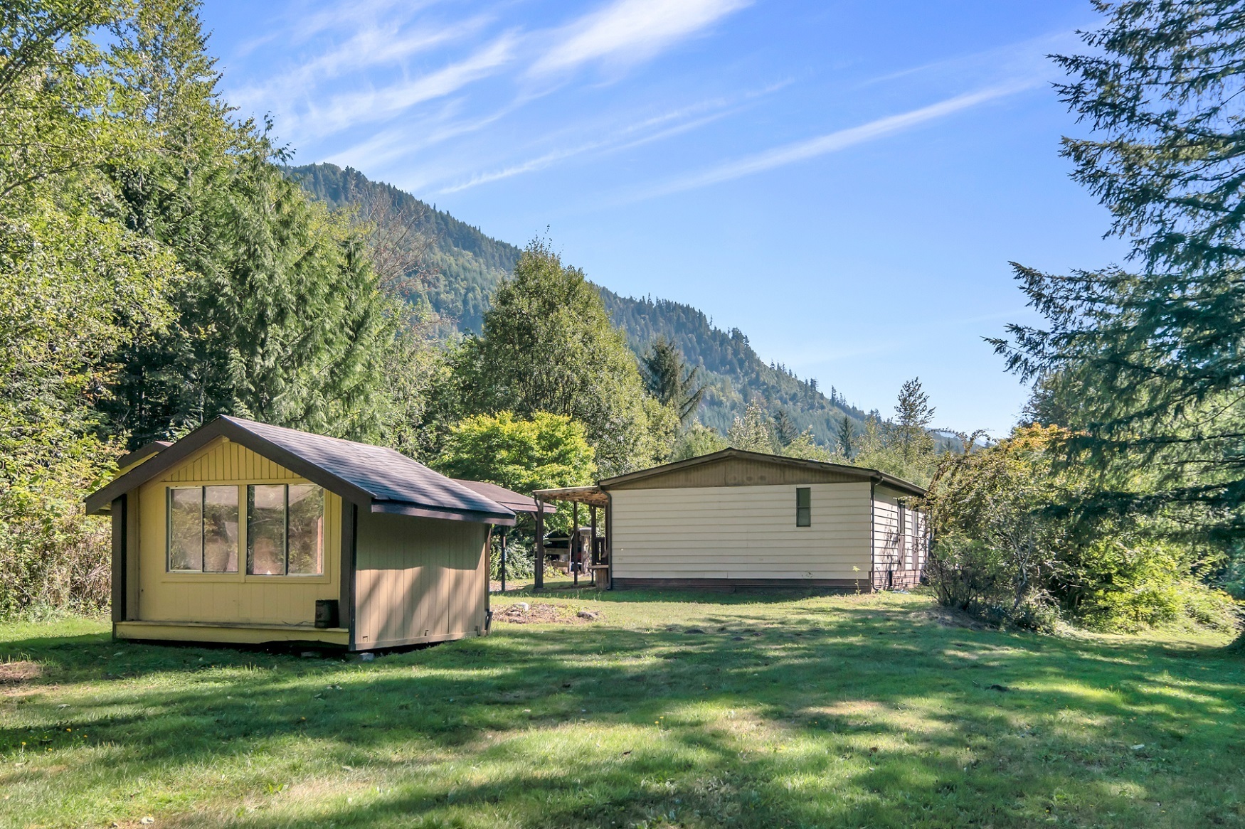 Front yard of Home for sale in Sumner WA