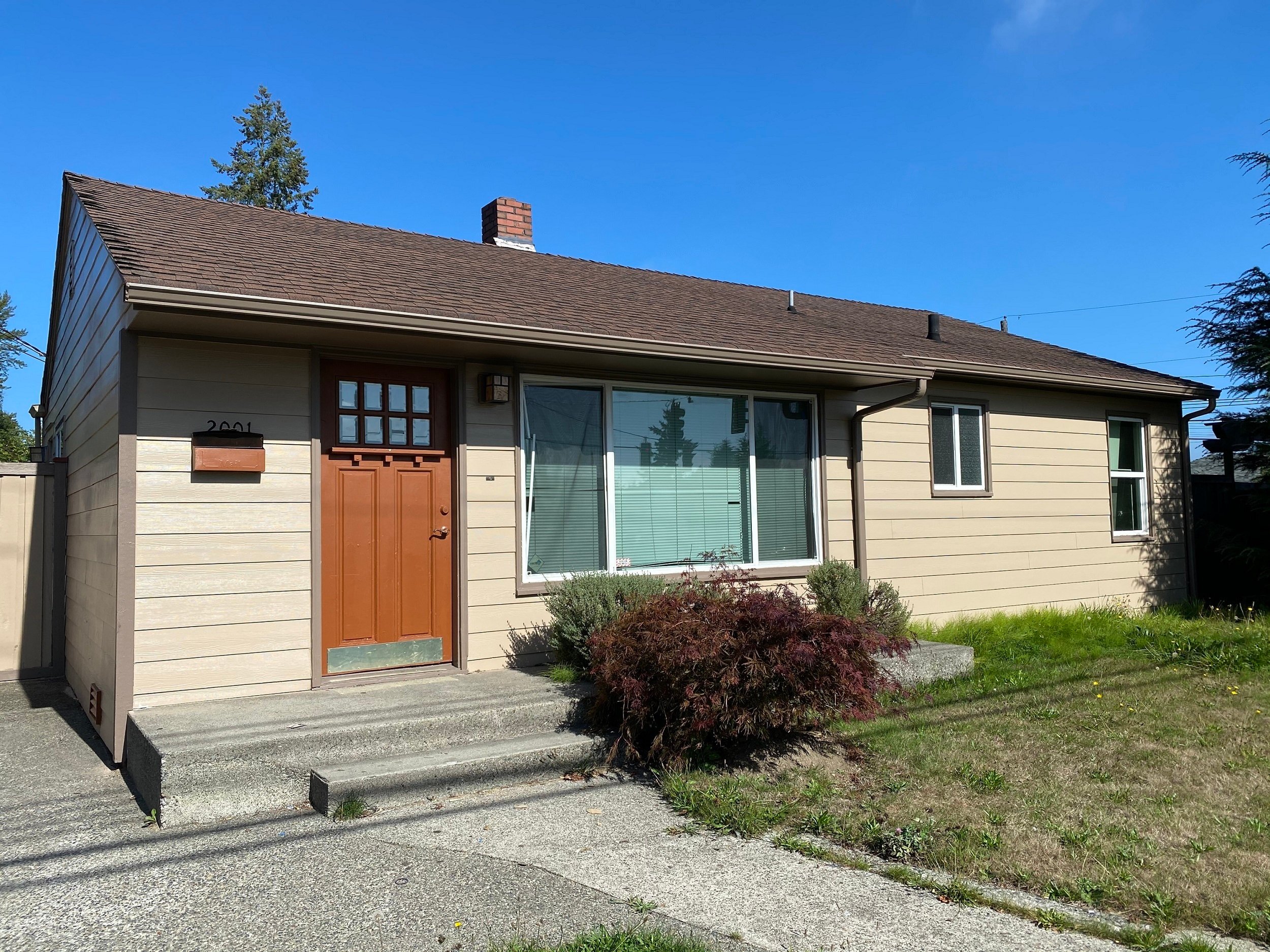 Front yard of Home for sale in Sumner WA