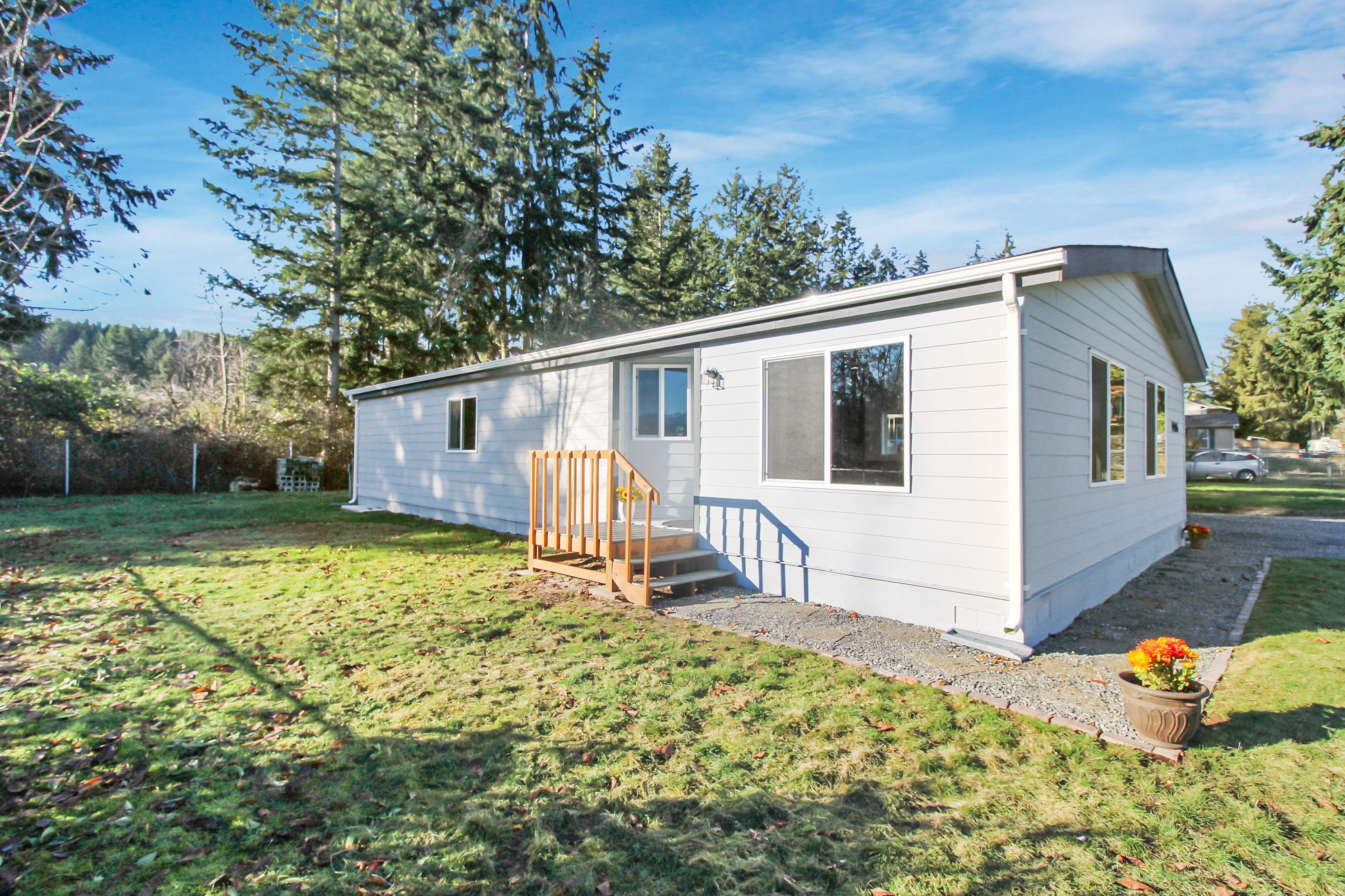 Front yard of Home for sale in Sumner WA