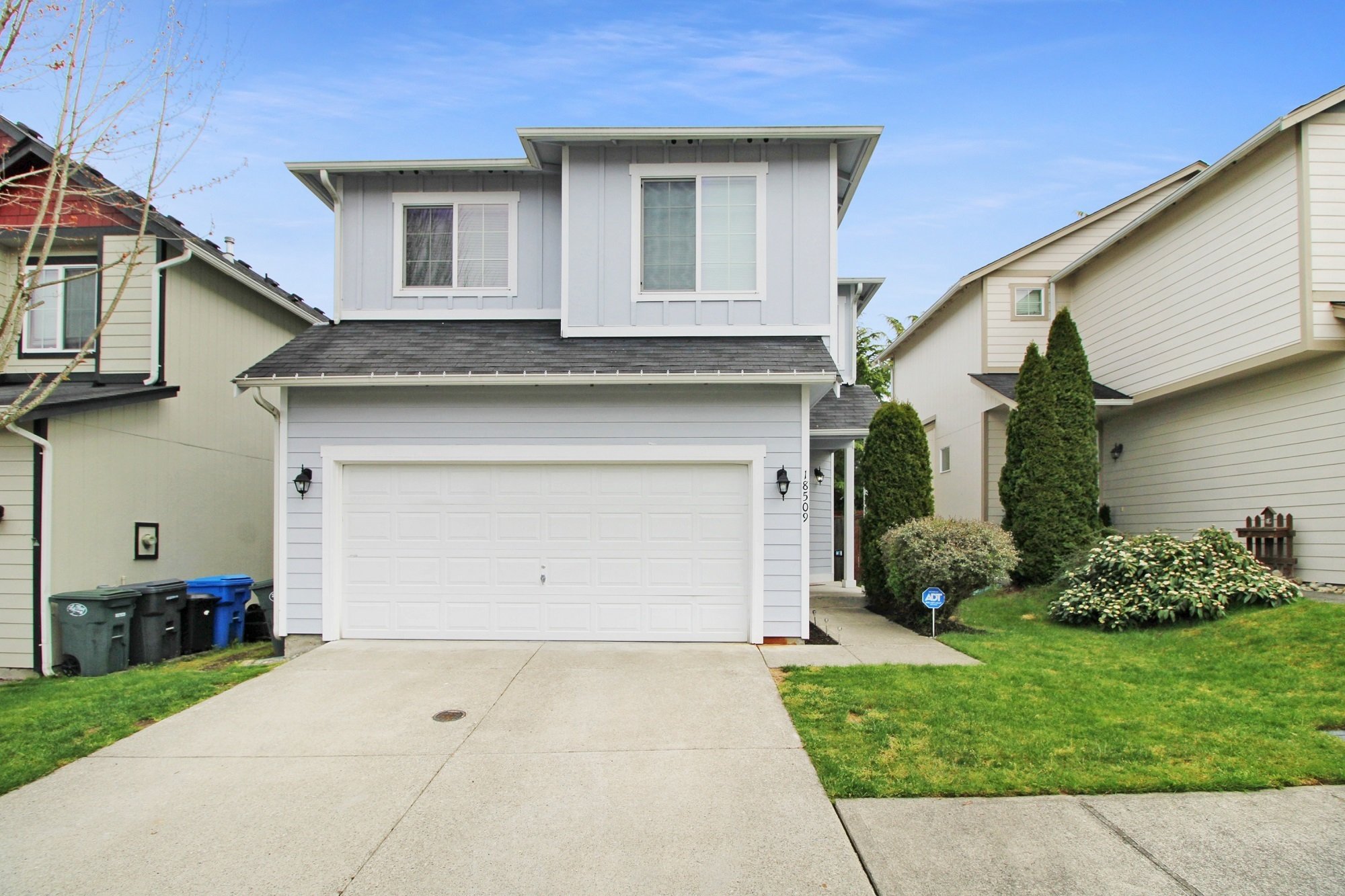 Front yard of Home for sale in Sumner WA