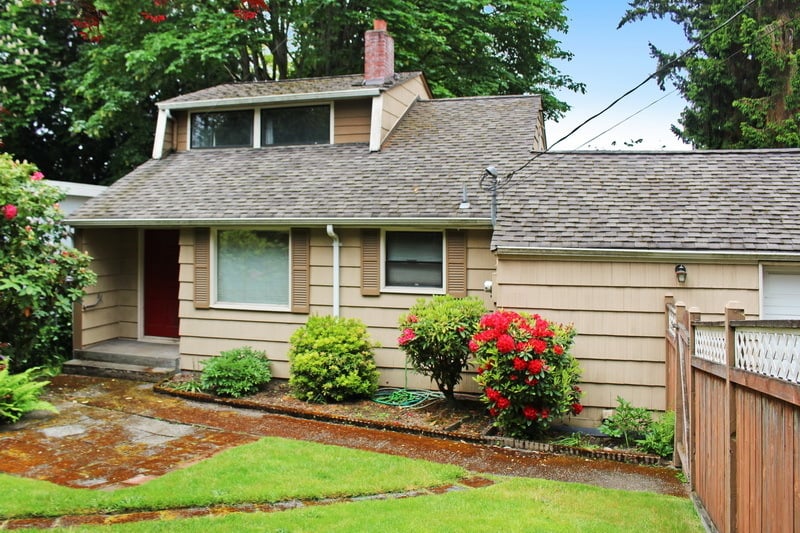 Front yard of Home for sale in Sumner WA
