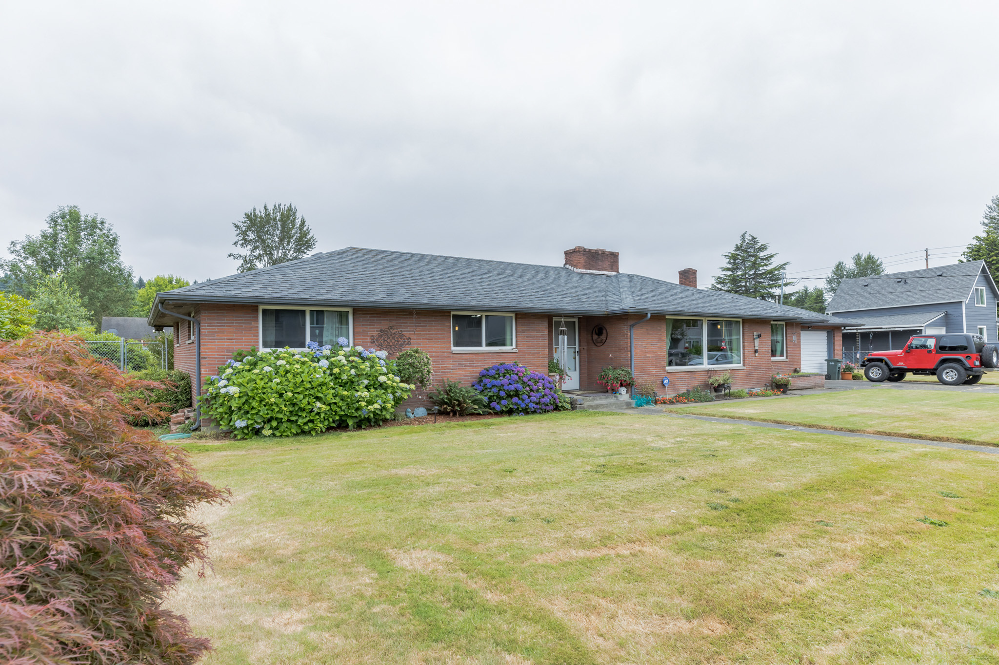 Front yard of Home for sale in Sumner WA