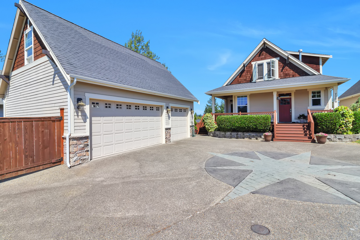 Front yard of Home for sale in Sumner WA