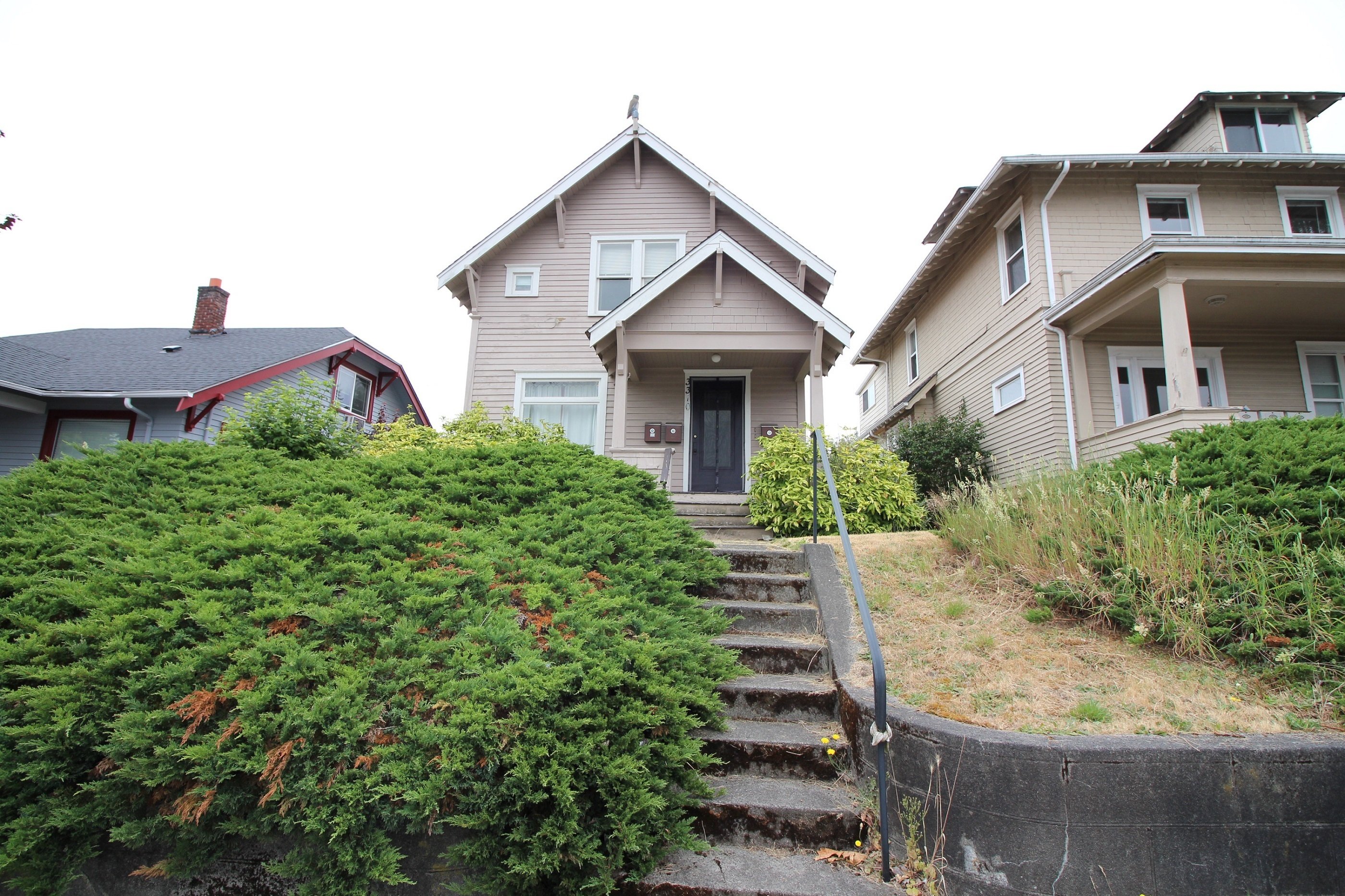 Front yard of Home for sale in Sumner WA