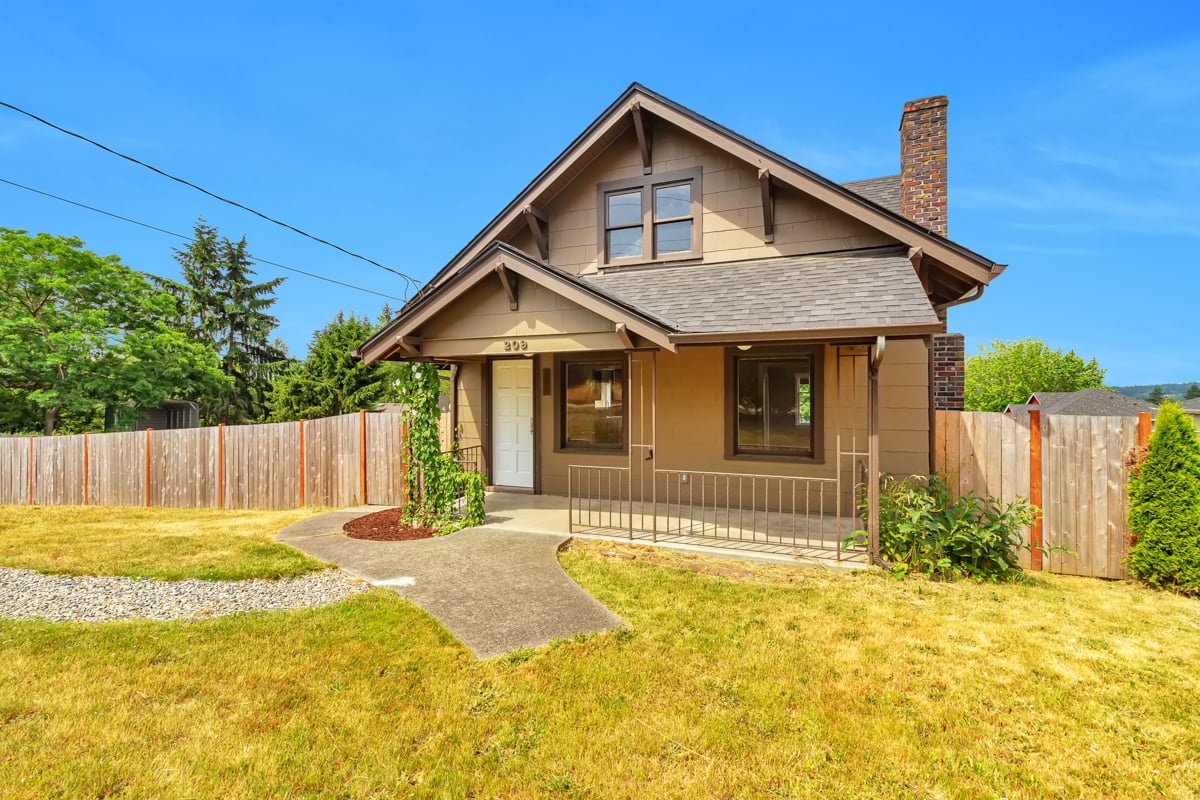 Front yard of Home for sale in Sumner WA