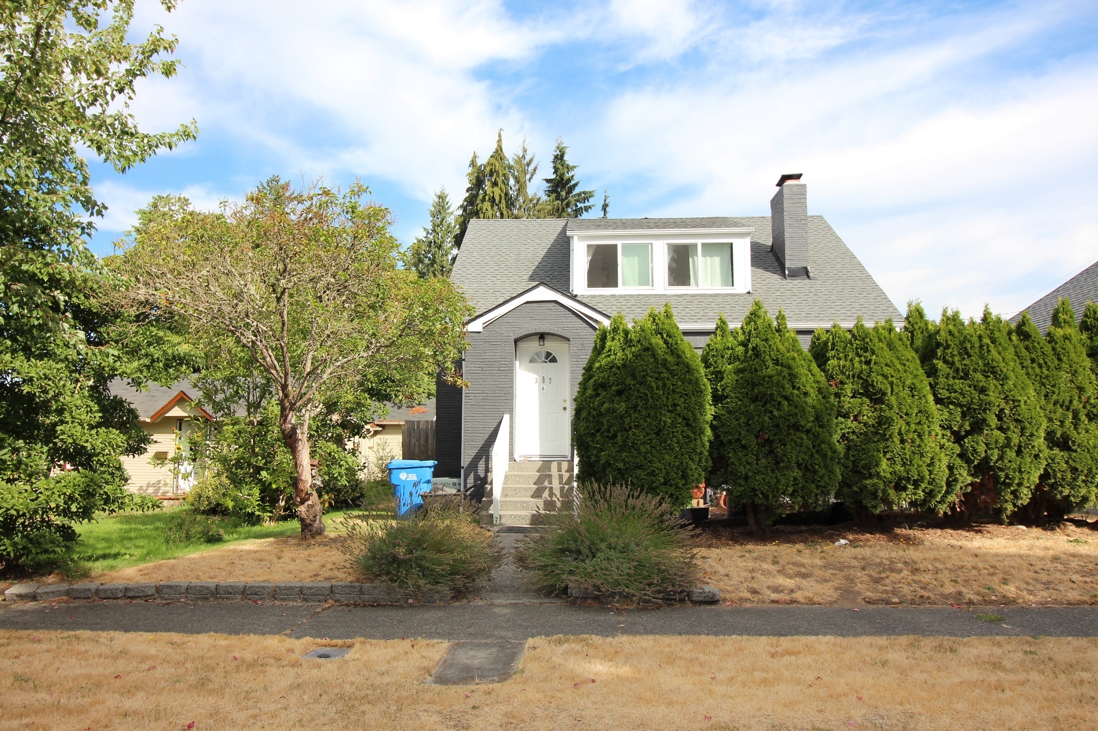 Front yard of Home for sale in Sumner WA