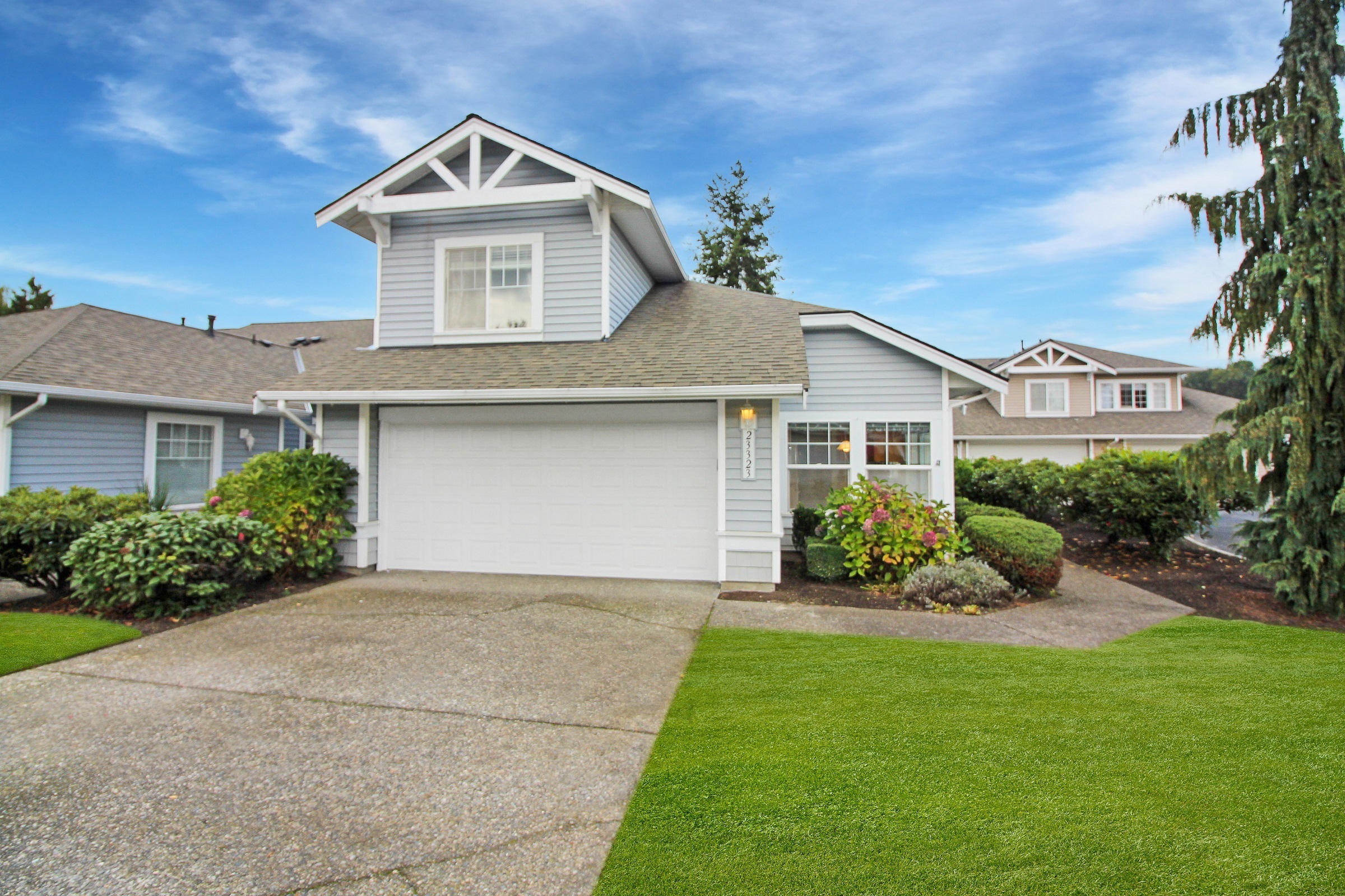 Front yard of Home for sale in Sumner WA