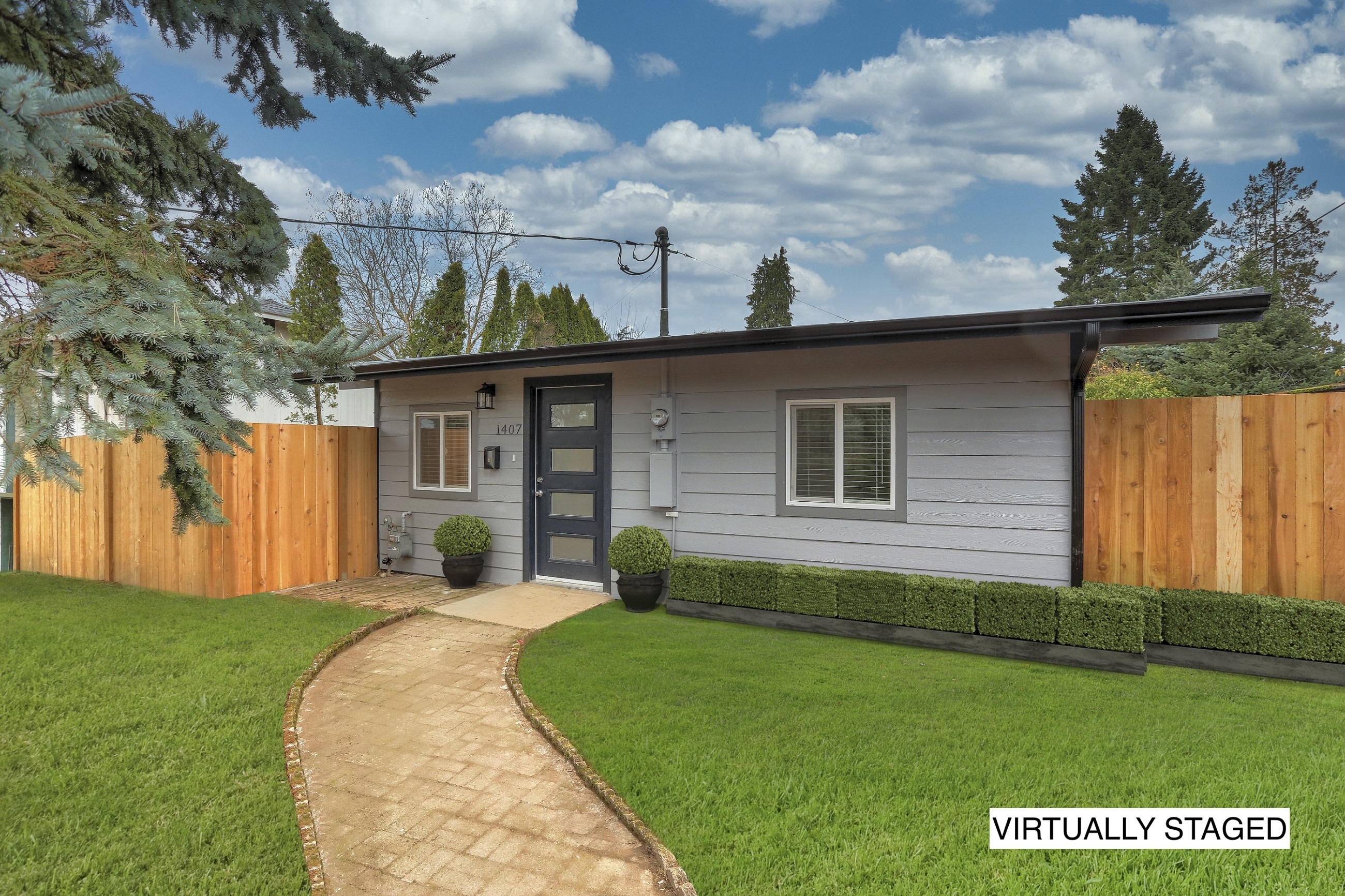 Front yard of Home for sale in Sumner WA