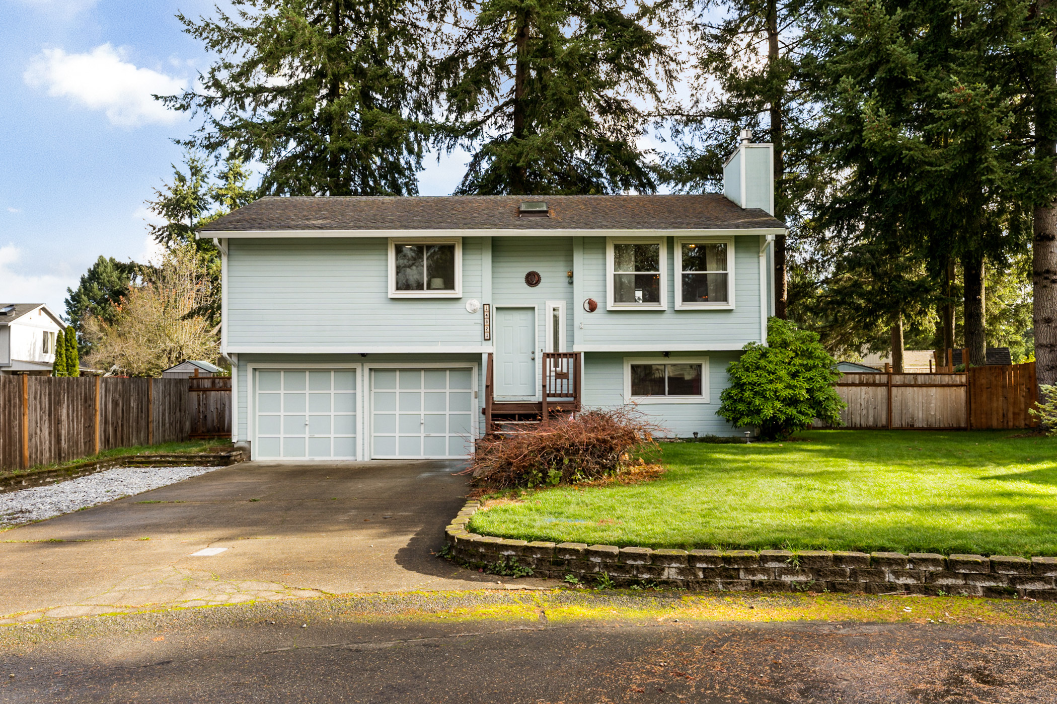 Front yard of Home for sale in Sumner WA