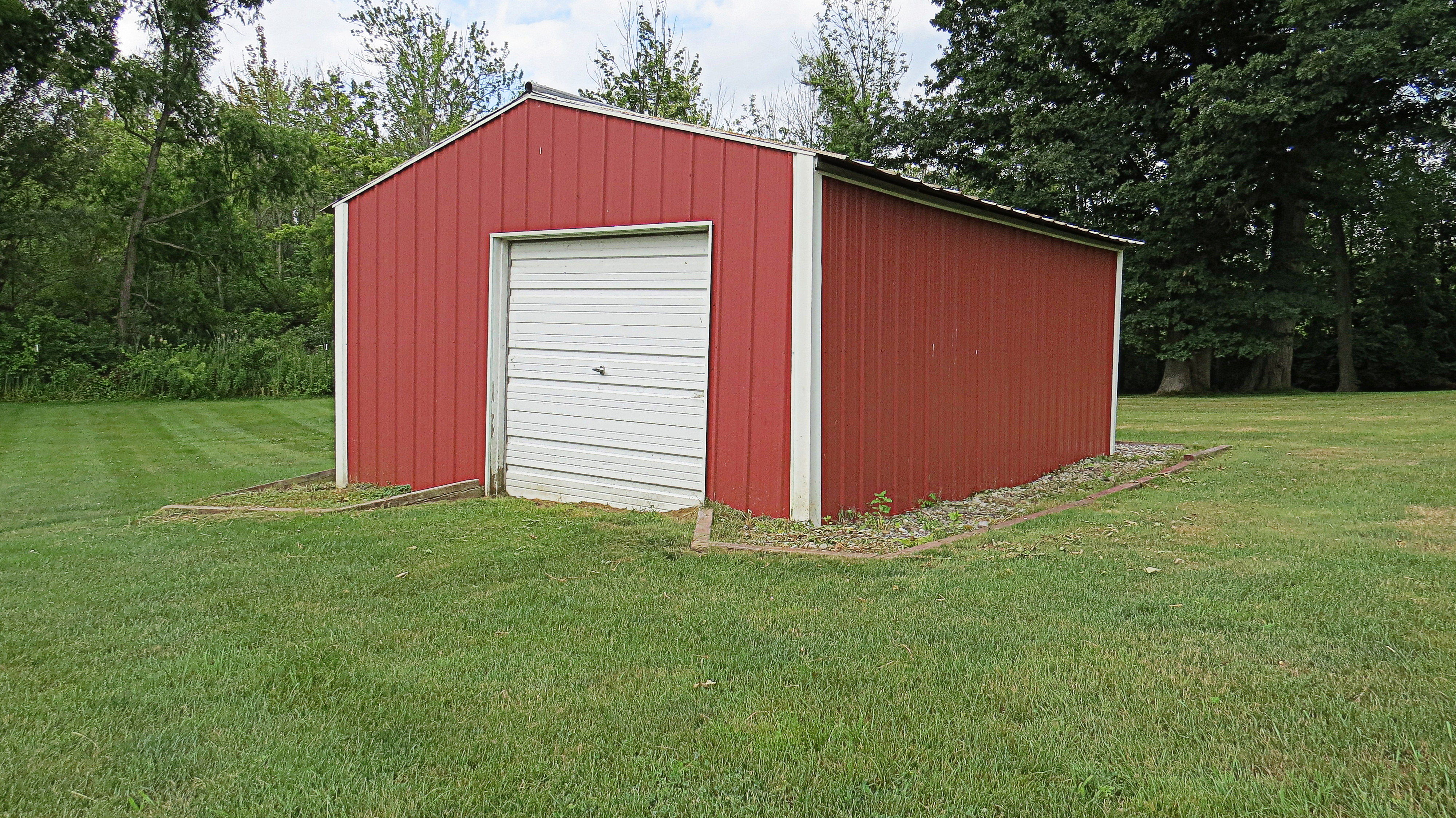 pole barn on commercial property for sale in howell mi