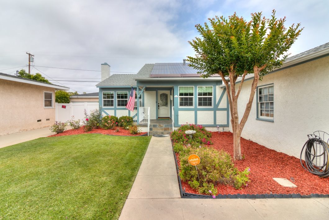 2840 Ladoga Ave.