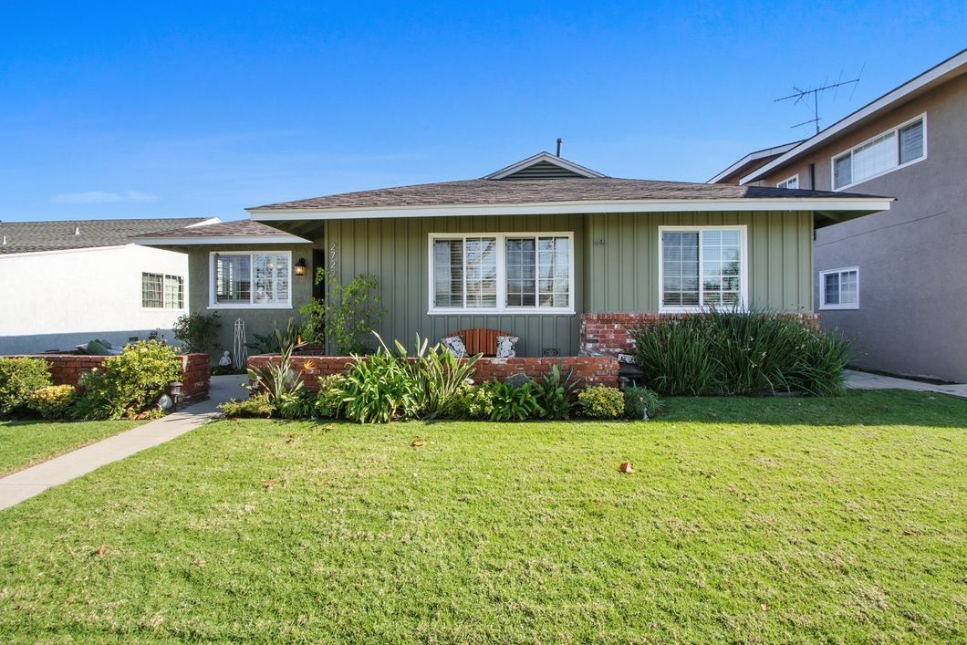 2722 Nipomo Ave., Long Beach CA 90815