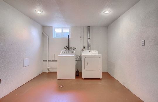 13_Laundry_Room_IMG_9068