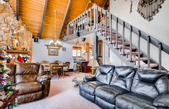565-elk-valley-drive-evergreen-small-007-5-living-room-666&#215;444-72dpi