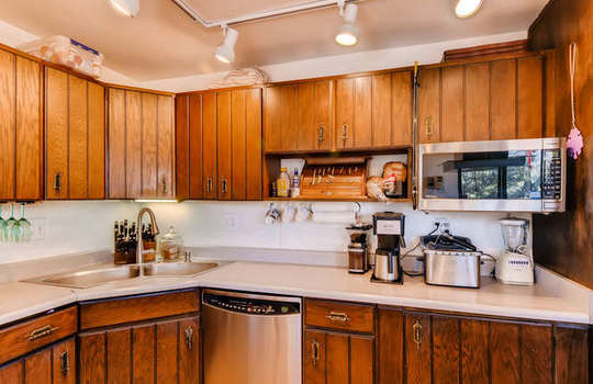 565-elk-valley-drive-evergreen-small-011-9-kitchen-666&#215;443-72dpi