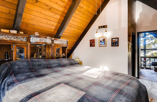 565-elk-valley-drive-evergreen-small-015-11-2nd-floor-master-bedroom-666&#215;443-72dpi