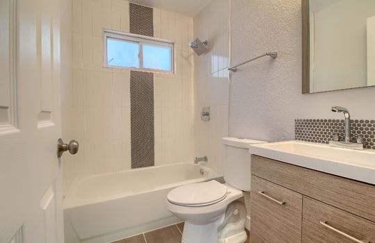07_Bathroom_IMG_1001