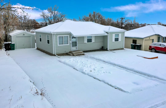 01-Front-yard-28