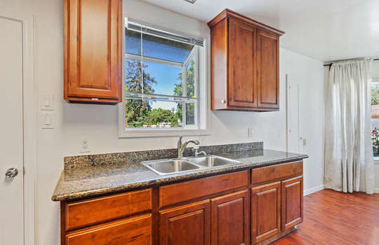 1099 Haven Ave Redwood City CA-small-011-010-145A0517-666&#215;444-72dpi