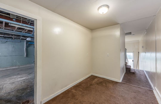 lowerlevelgaragefoyer28