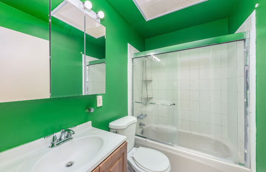 upstairsbathroom13
