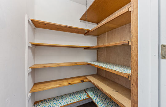 hallwaycloset0033