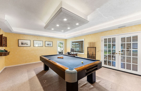 downstairsfamilyroom0039