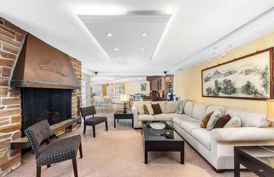 downstairsfamilyroom0045