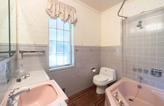 hallwaybath-2