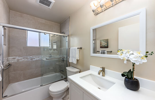 hallwaybathroom0023