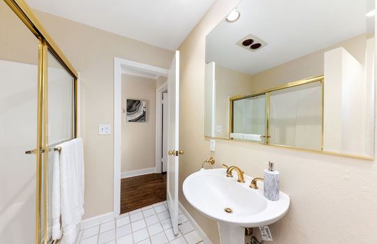 bathroom023