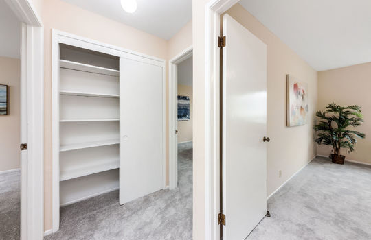 hallway042