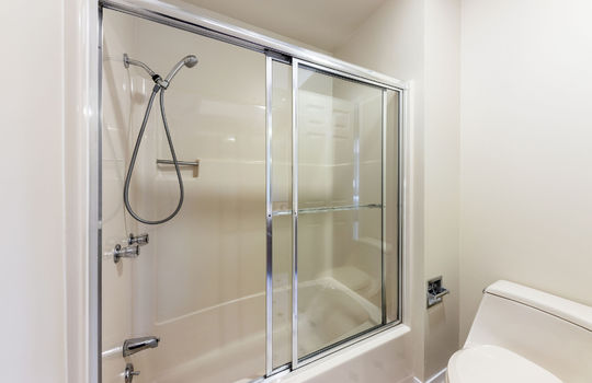 bathroomupstairs40