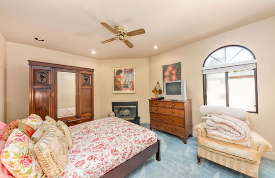 bedroomupstairs008