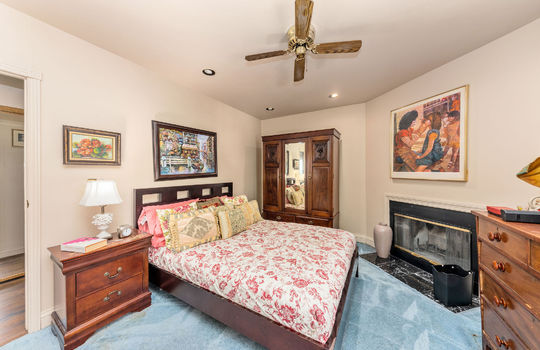 bedroomupstairs009