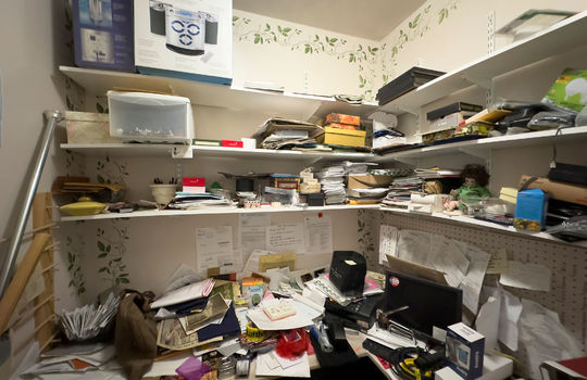 closetinhallwayupstairsusedasoffice-17