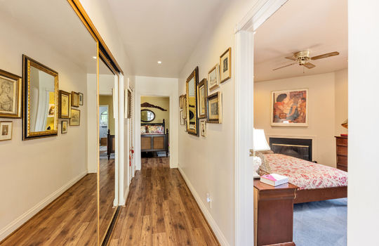 hallwayupstairs006