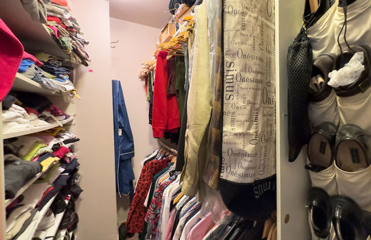 masterbedroomcloset-16