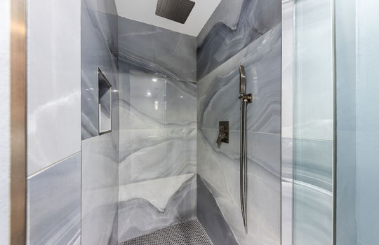 hallwaybathroom22