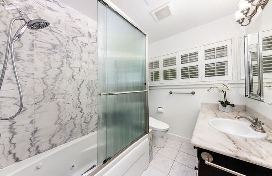 bathroomhallway33